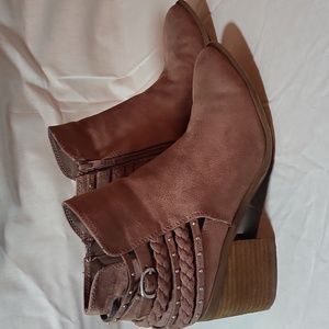Carlo Santana Blush boots 8 1/2